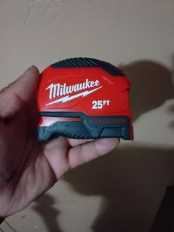 Milwaukee 25ft Autolock Tape Measure
