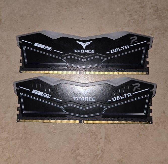 TEAMGROUP T-Force Delta RGB Ram | DDR5 32 GB (16x2 GB) | 5200 Mhz, CL40 | XMP 3.0 & Expo Compatible