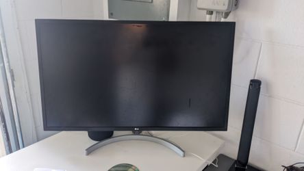 Large computer monitor