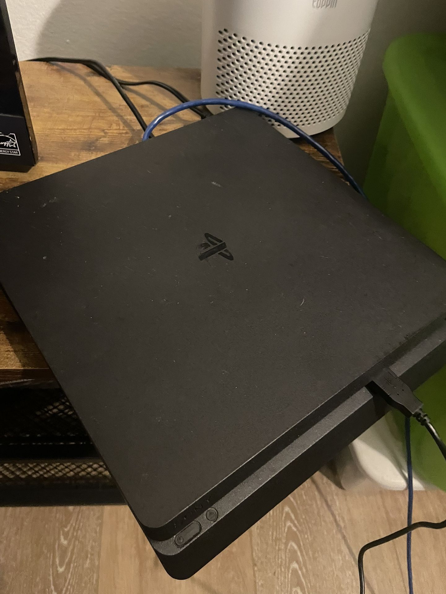 PlayStation 4 W/ Controller