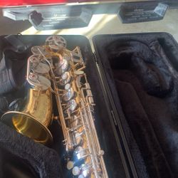 Omega saxophone