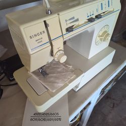 Singer Merritt 4525 Sewing Machine 