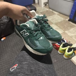 NEW BALANCE 2002R SNEAKERS, SHOES GC2002FG Size 4y Marsh Green