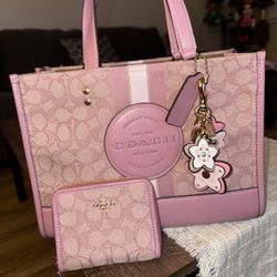 Coach Dempsey Tote In Signature Jacquard 