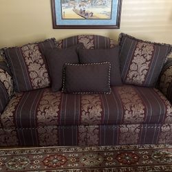 Traditional Sofa 