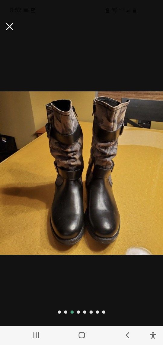 WOMEN'S DESIGNER BOOTS - SIZE 9 - NEW
