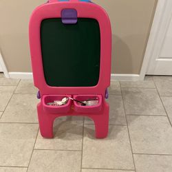 Crayola blackboard /Whiteboard Easel