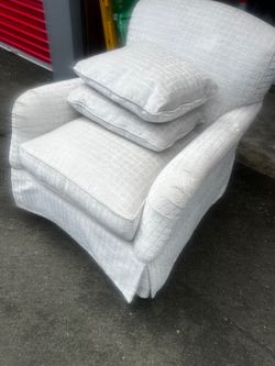 Beautiful white living room chairs