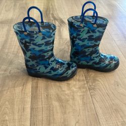 Kids rain Boots Size 9/10