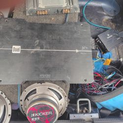 Dual Xpe4700 Car Amp