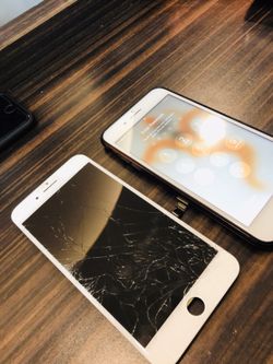 iPhone 7 cracked screen