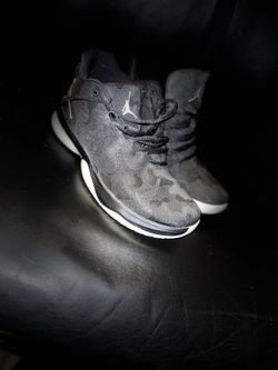 Jordan B Fly Black & White Size 12