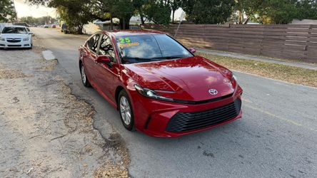 2025 Toyota Camry hybrid 20k miles clean title 1 owner $25000 we Finacw with $500 $400 monthly payment