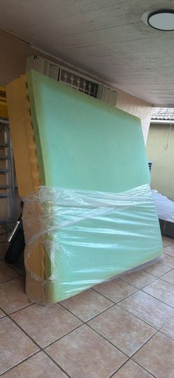 King size memory foam nova form mattress as is