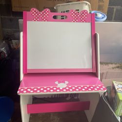 Minnie Mouse Activity Table