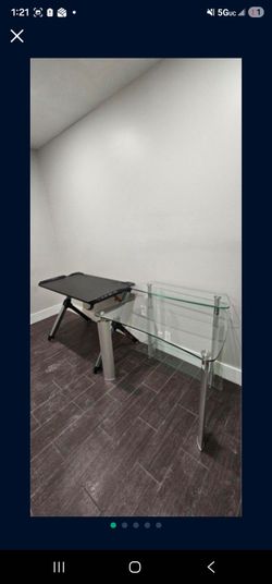 2 Office Desks NEED GONE ASAP!