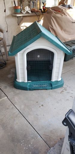 Dog house Great For Indoor Or Outdoor