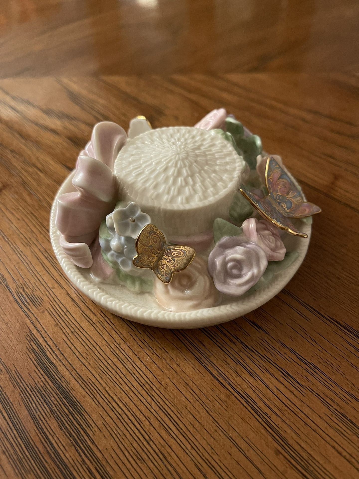 Adorable Like New Lenox Music Box Hat - Hand Crafted