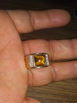 Gold Ring. Tiger eye and diamonds