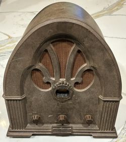 WINDSOR INDUSTRIES AM/FM RADIO MODEL 2136