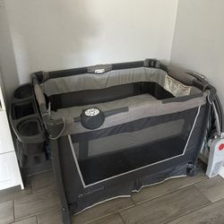 Portable Crib/ Play Pen