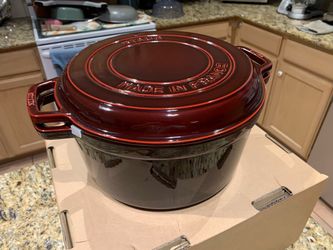 Staub 7 qt cast iron braise and grill