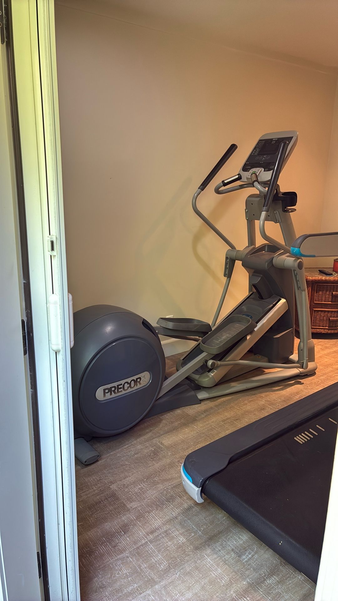 PRECOR Gym Elliptical 