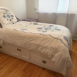 Twin Size bed