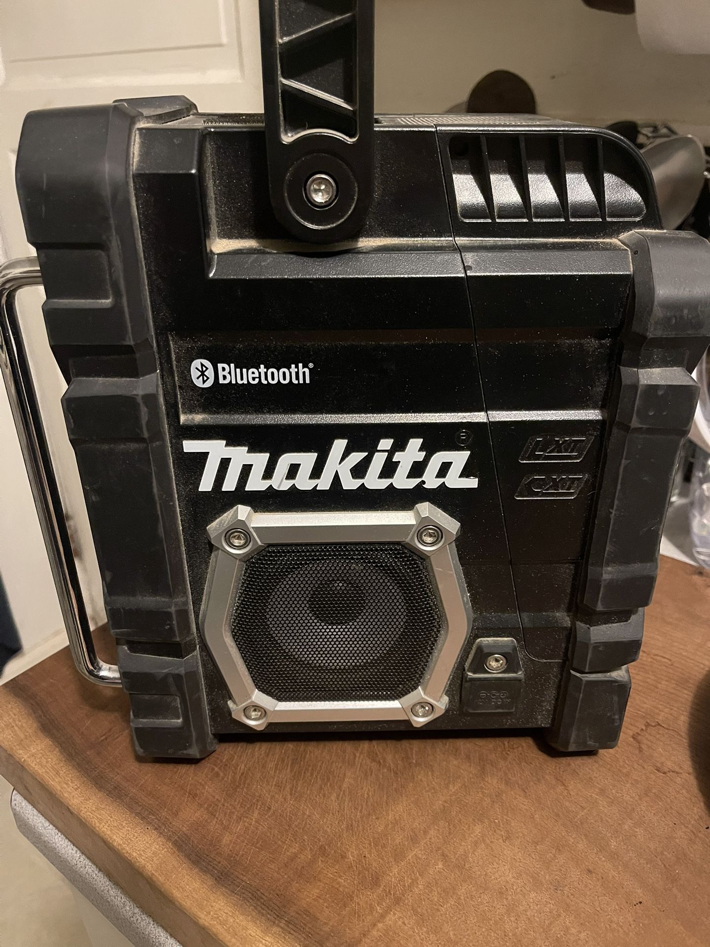 Makita MR108 Job Site Radio Bluetooth