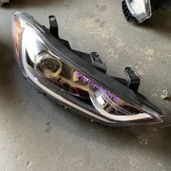 2016-2018 Hyundai Elantra Passenger Side Headlight