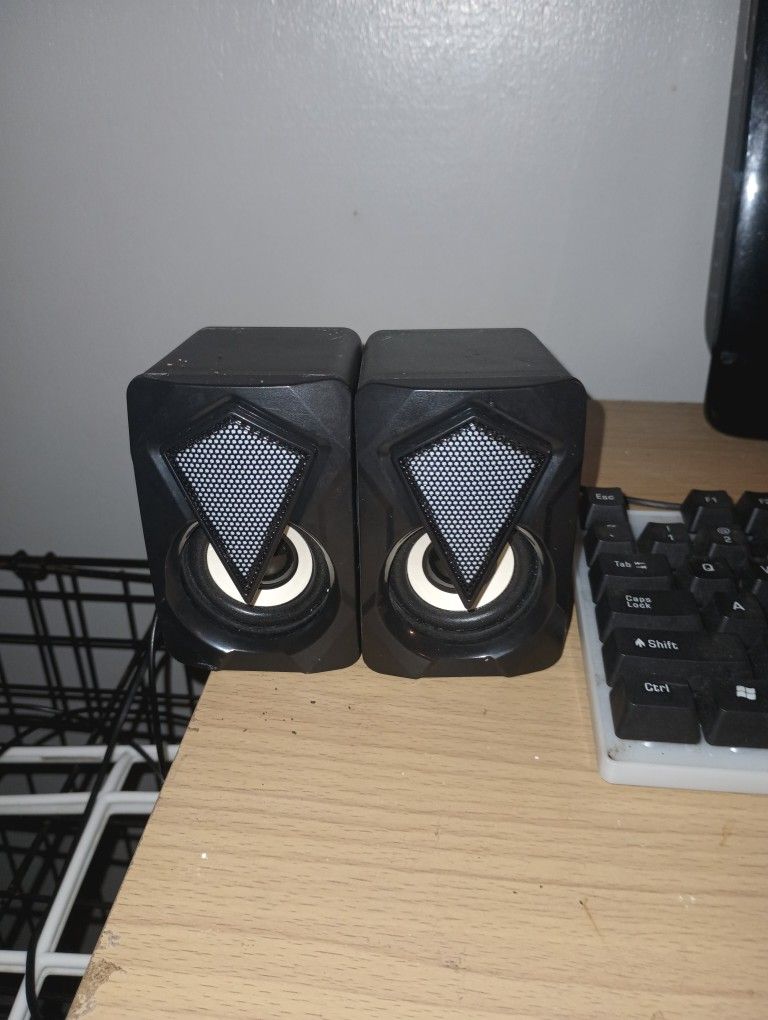 Light Up Key Board And Speakers