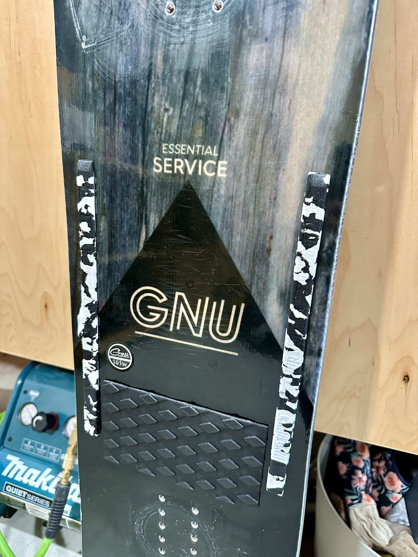 GNU Essential Service 161 Snowboard