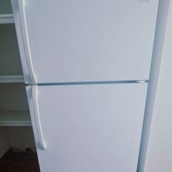 Frigidaire 30 Cu Ft Refrigerator 