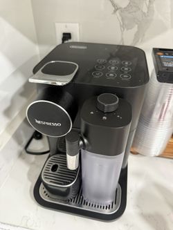 Gran Lattissima Black Machine With Milk Frother