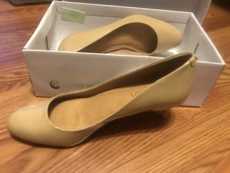 Women’s Nude Pumps 8.5
