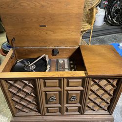 Antique record player/stereo