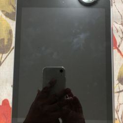 Apple iPad 6th Generation 32GB Unlocked Like New!