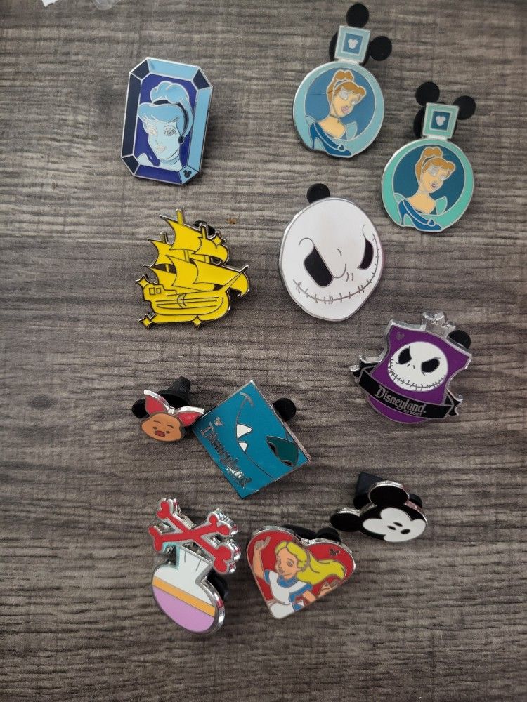 11 Disney Pins