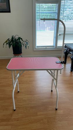 Dog grooming table