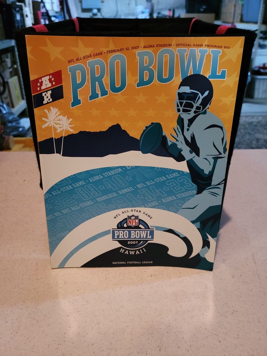 Autographed 2007 Pro Bowl Game Program