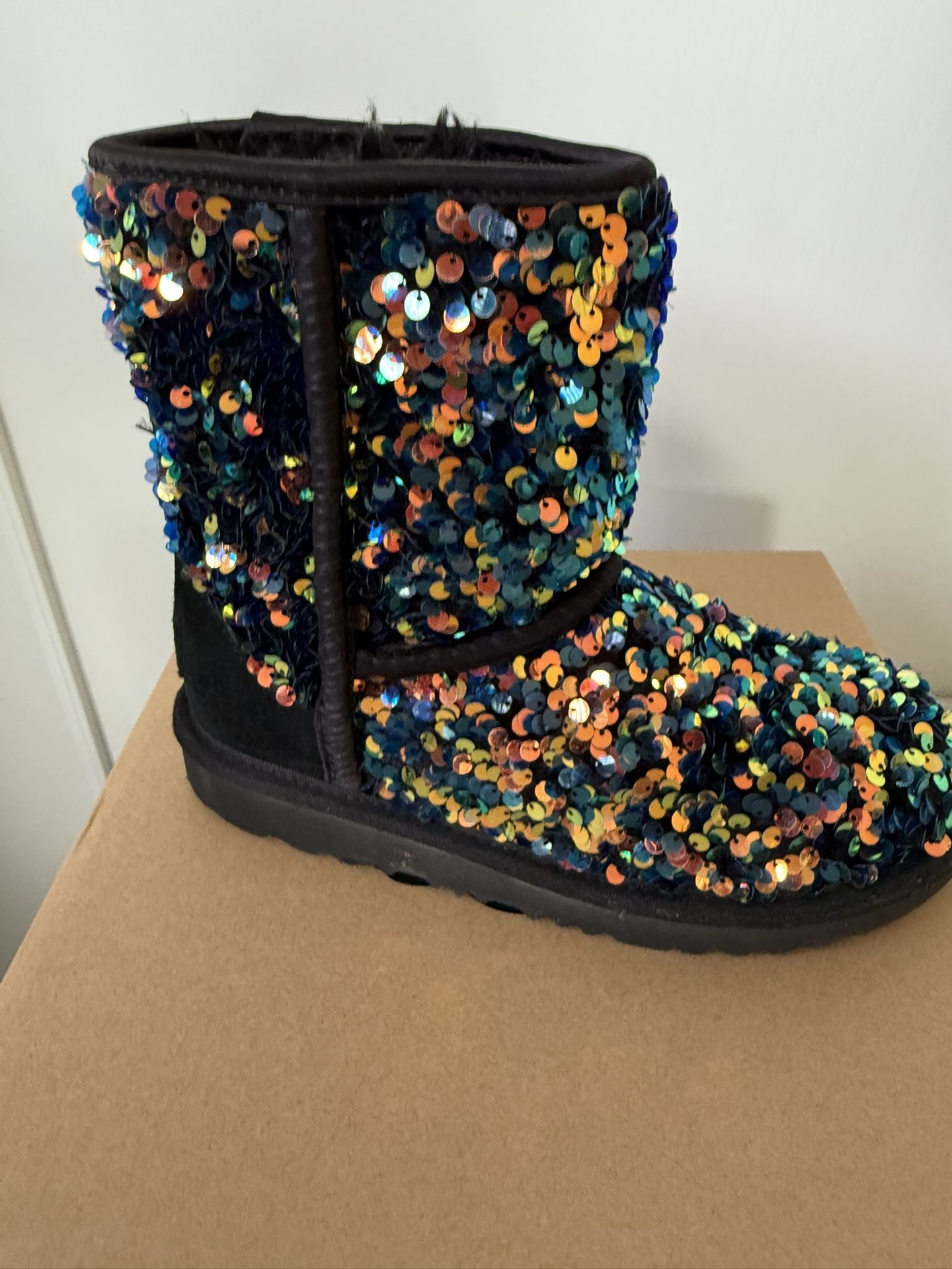 Black sequence UGG boots Kids