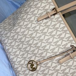Never Used Micheal Kors Tote Bag!