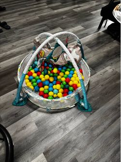 Baby ball pit with balls