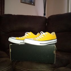 Womens Size 7 Converse
