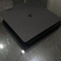 PS4 (PlayStation 4 Slim)