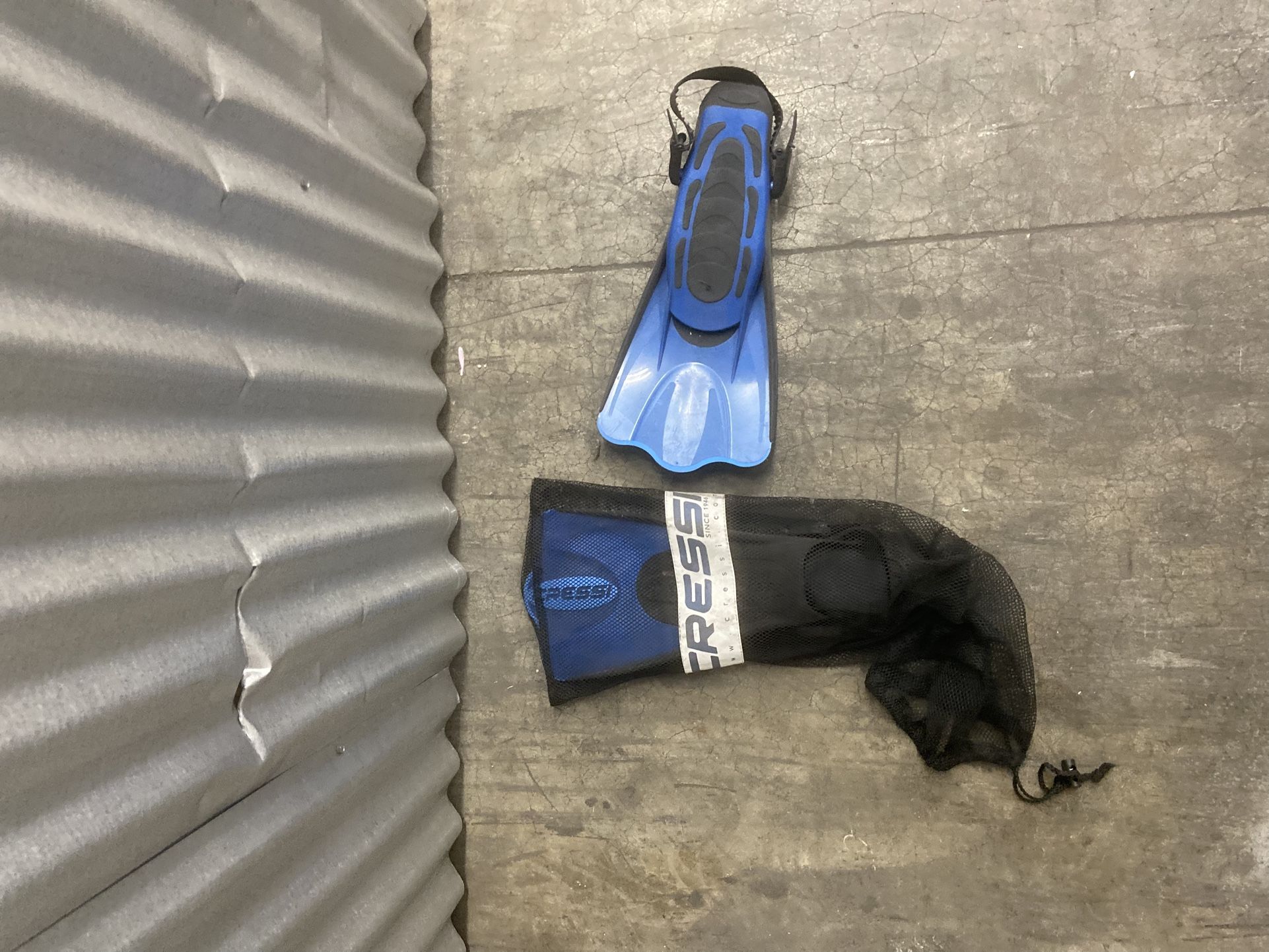 FOR SALE: Water Diving Fins Set