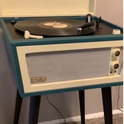 Crosley record player! Vintage look! Bluetooth! AVAILABLE ❣️😊❣️