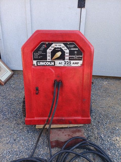 225 Amp Lincoln Welder Works Great