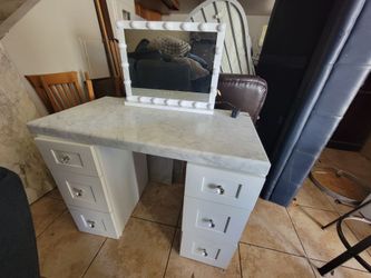 Quartz stone countertop with mirror and drawers
