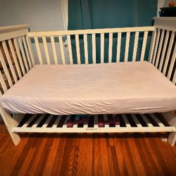 Baby Crib With Waterproof Mattress Cover 